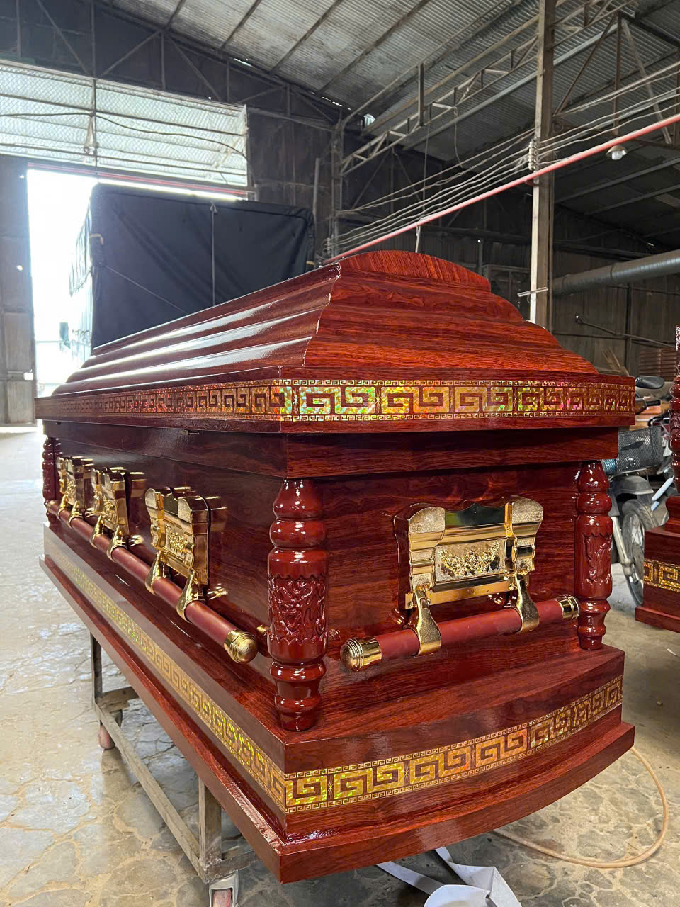 Quan Tài Gỗ Sồi Cao Cấp