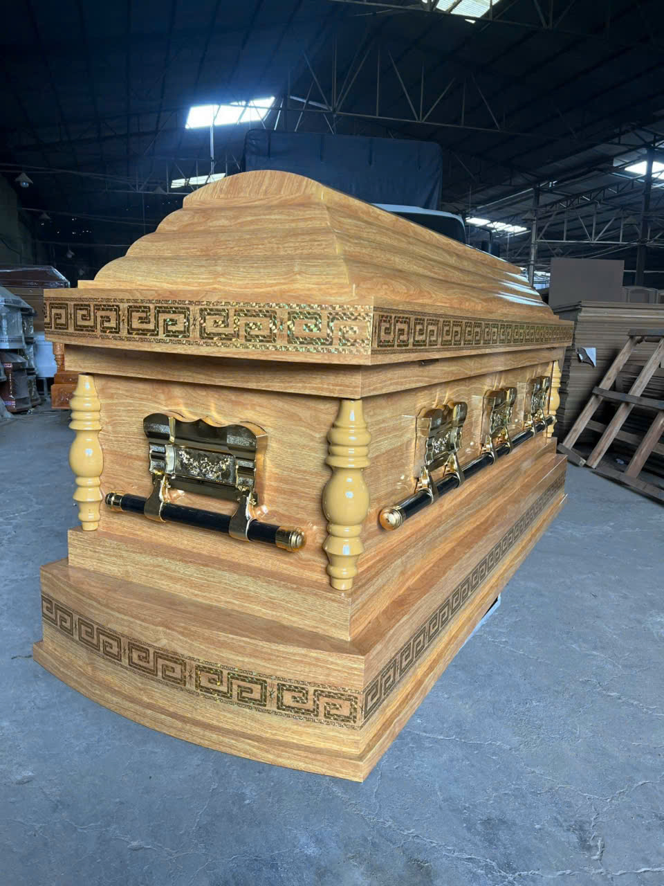 Quan Tài Gỗ Sồi Cao Cấp