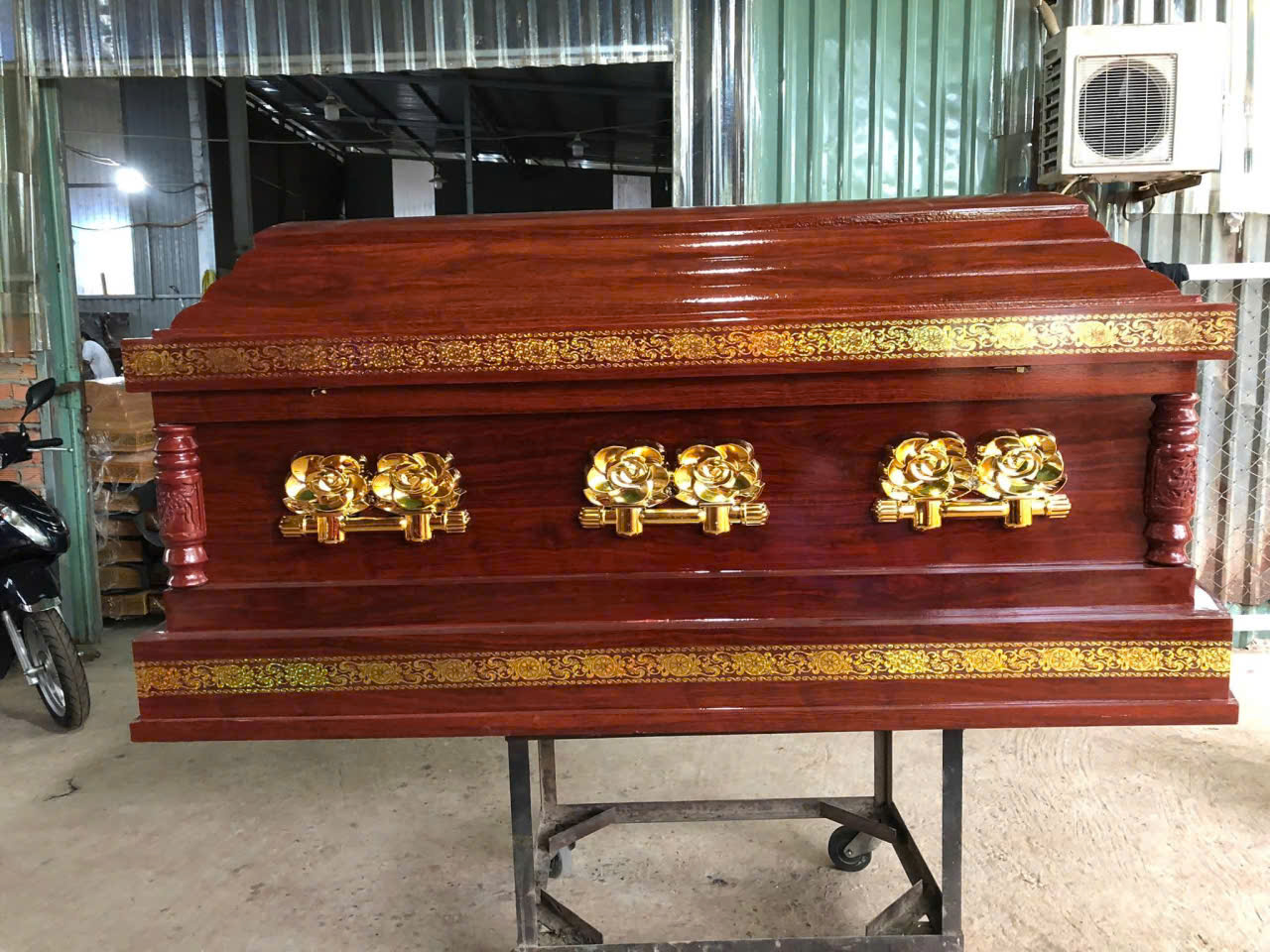 Quan Tài Gỗ Sồi Cao Cấp